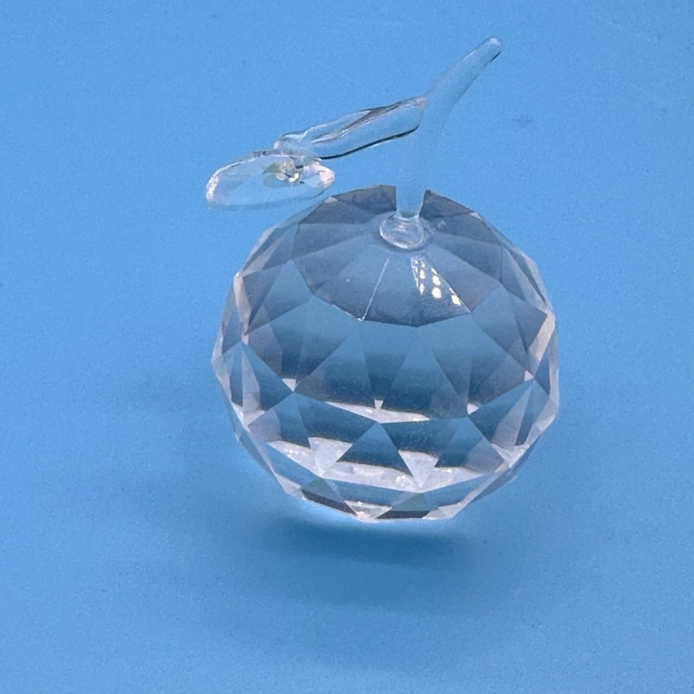 Faceted Clear Crystal Apple Figurine with Heart Shaped Leaf Glass Art Decor - Picture 7 of 7